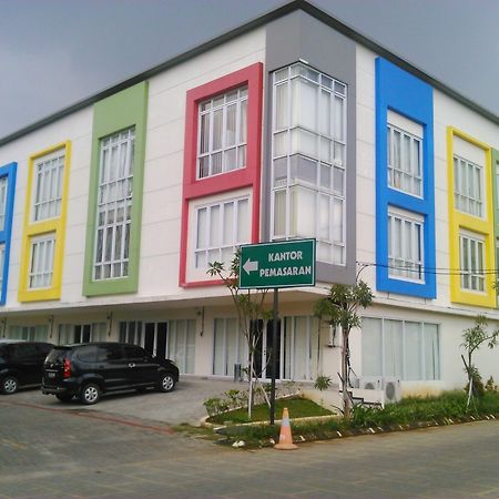 The Suites Metro Apartment - Putri Bandung Esterno foto