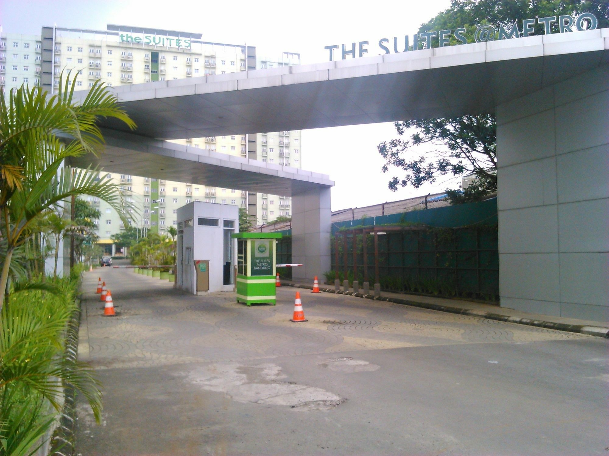 The Suites Metro Apartment - Putri Bandung Esterno foto